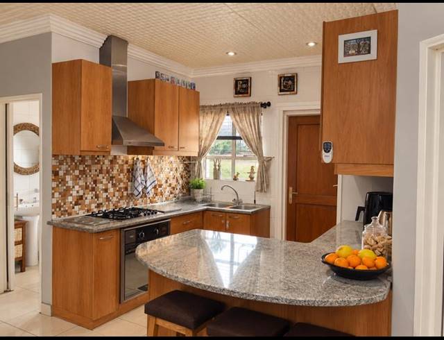 2 BEDROOM TOWNHOUSE FOR SALE IN HEUWELSIG